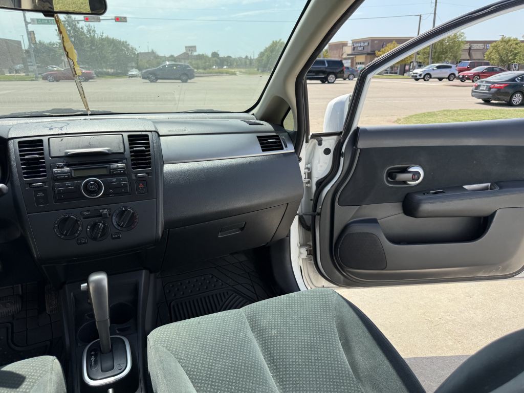 2012 Nissan Versa Image 20
