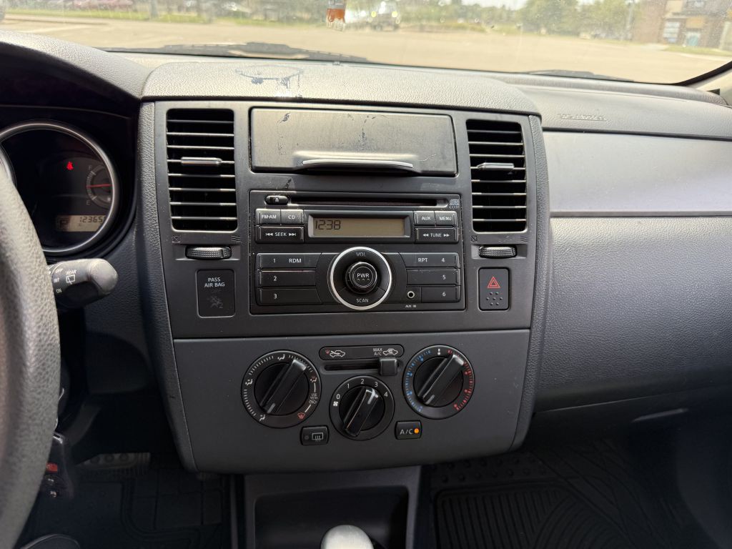 2012 Nissan Versa Image 23