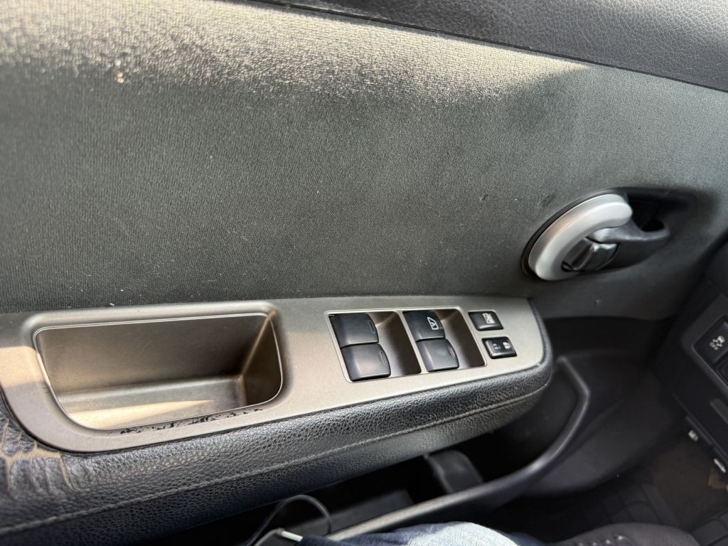 2012 Nissan Versa Image 28