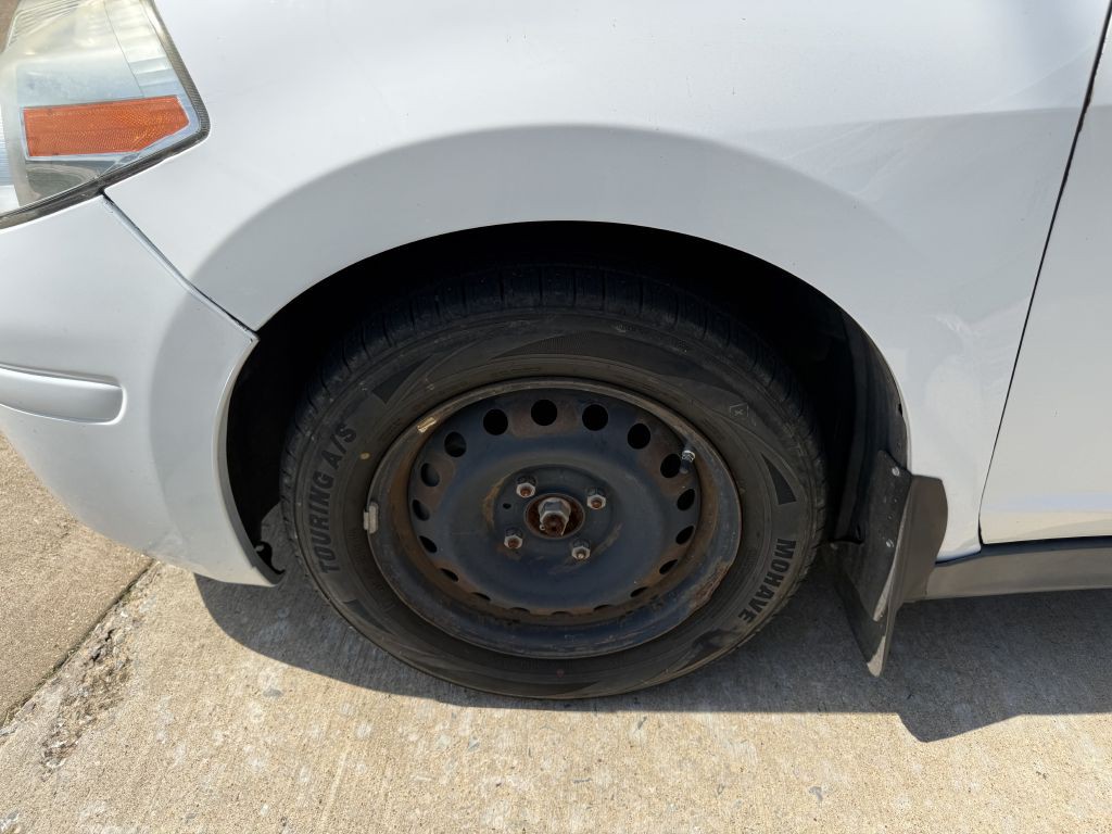 2012 Nissan Versa Image 32