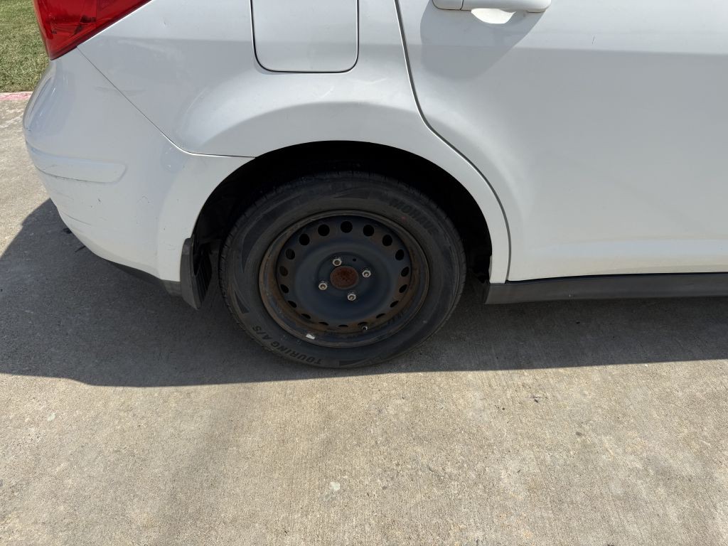 2012 Nissan Versa Image 34