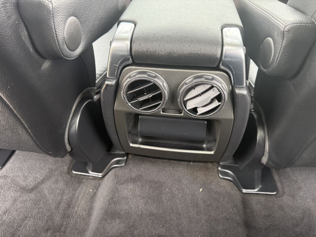2011 Land Rover LR4 Image 29