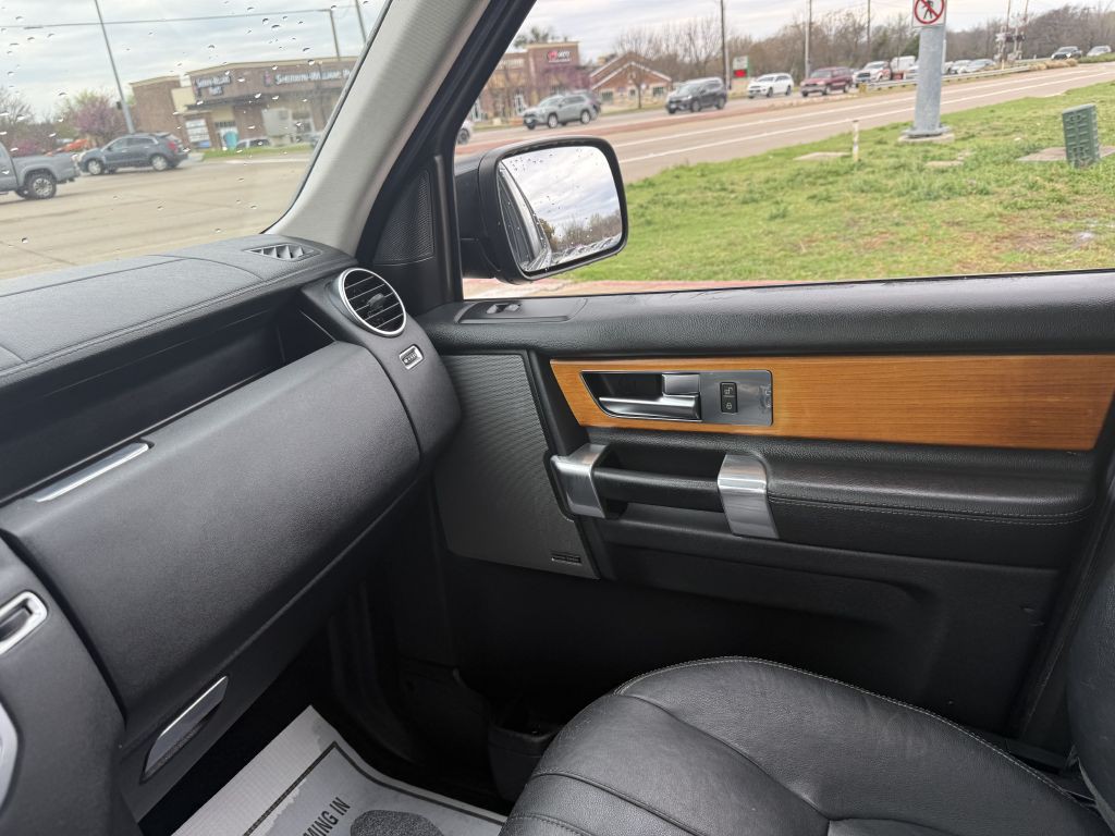 2011 Land Rover LR4 Image 38