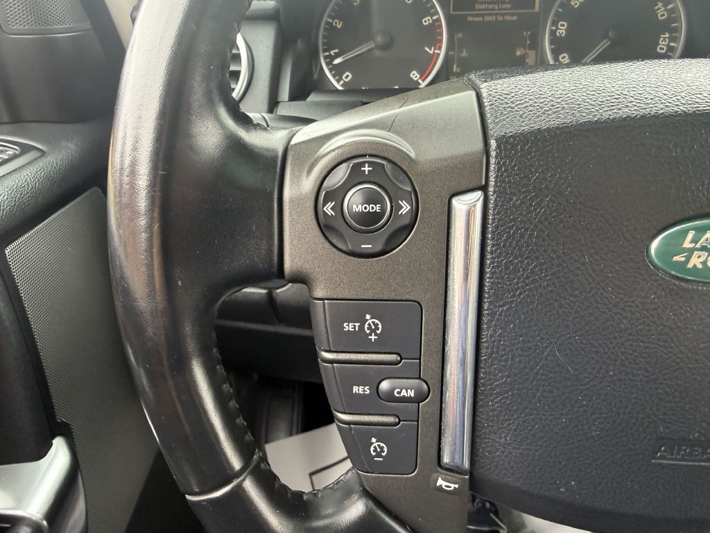 2011 Land Rover LR4 Image 40