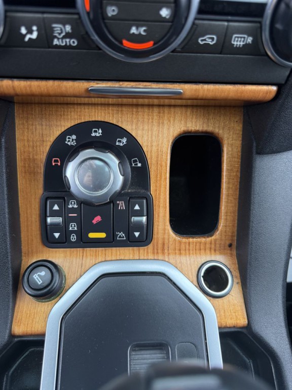 2011 Land Rover LR4 Image 44