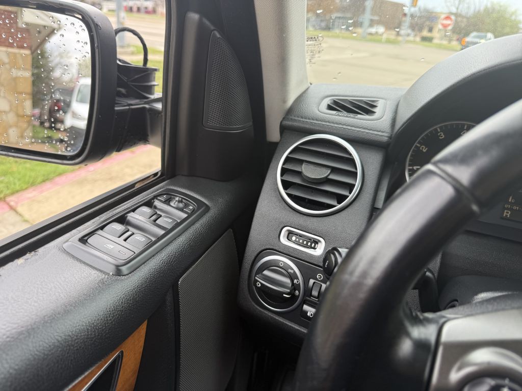 2011 Land Rover LR4 Image 46