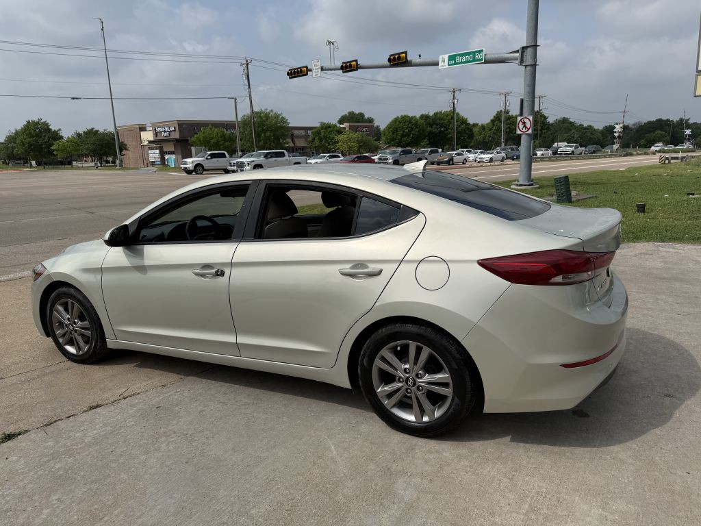 2017 Hyundai Elantra Image 3