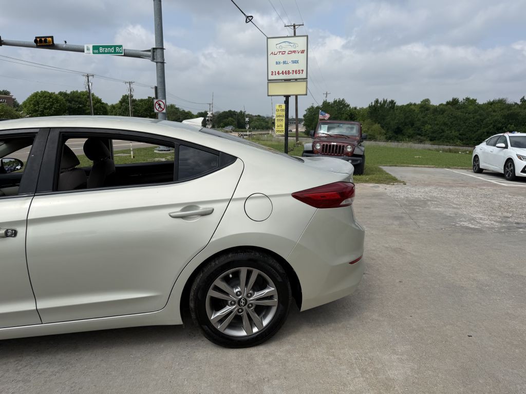 2017 Hyundai Elantra Image 7