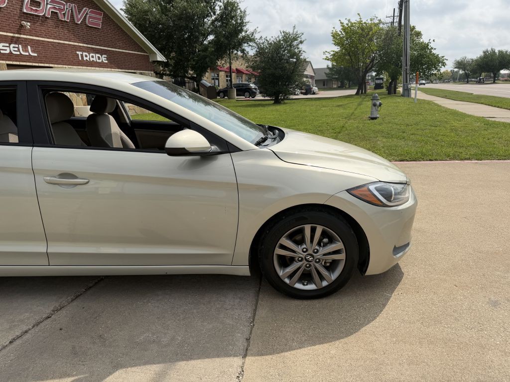 2017 Hyundai Elantra Image 8