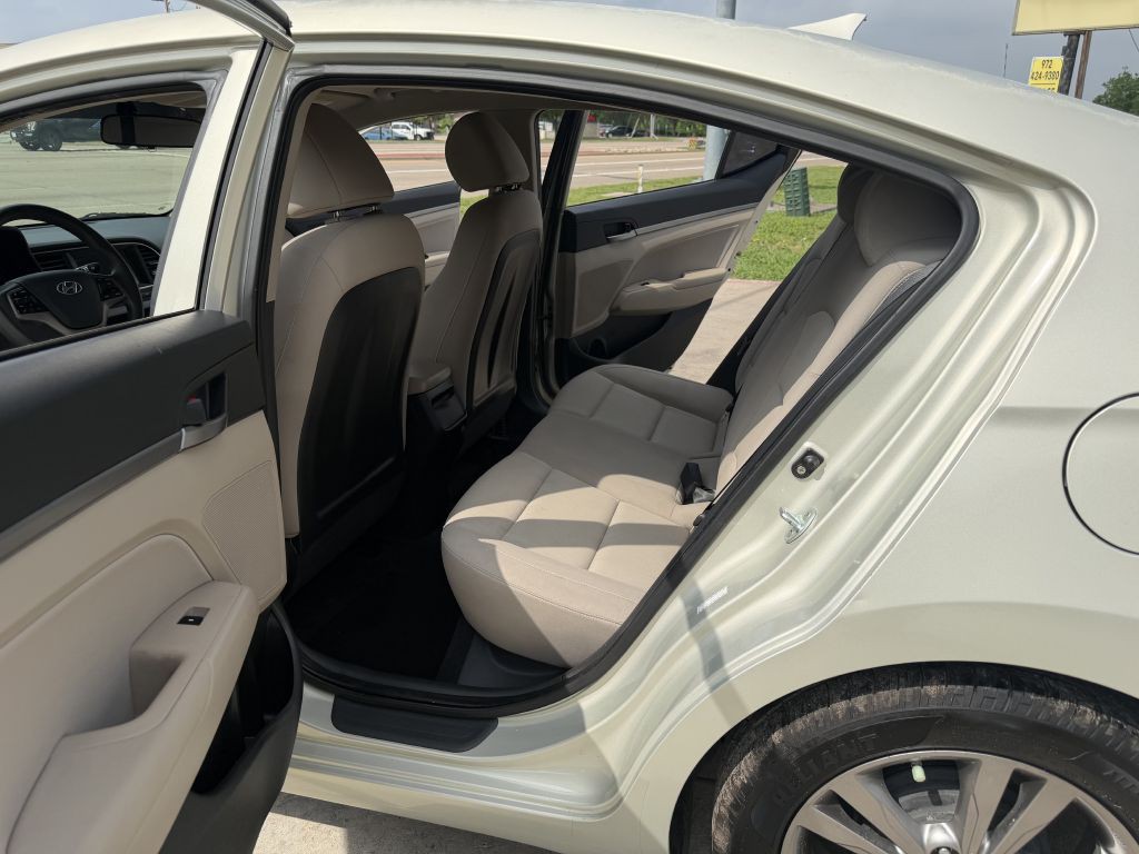 2017 Hyundai Elantra Image 11