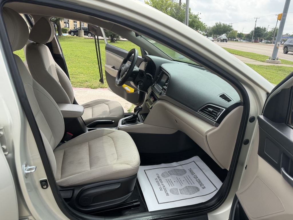2017 Hyundai Elantra Image 12