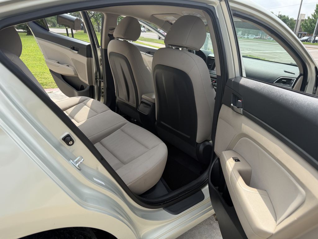 2017 Hyundai Elantra Image 13