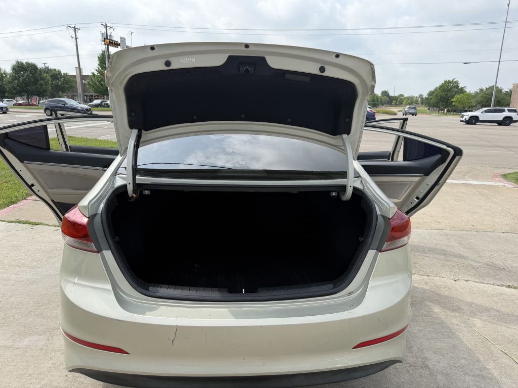 2017 Hyundai Elantra Image 15
