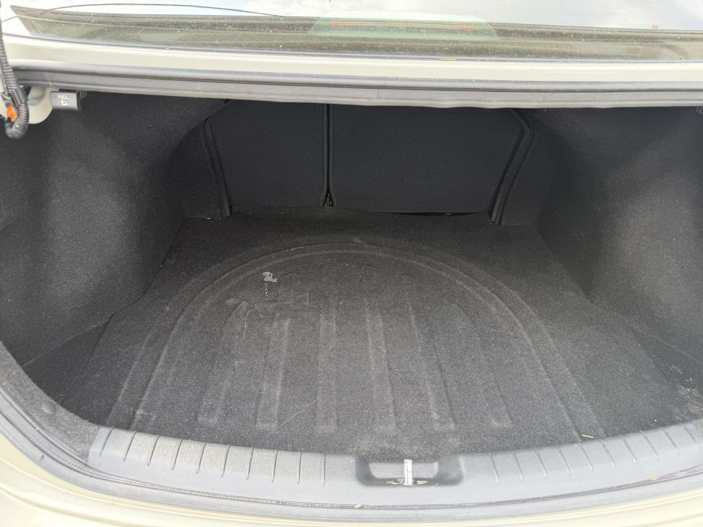 2017 Hyundai Elantra Image 16