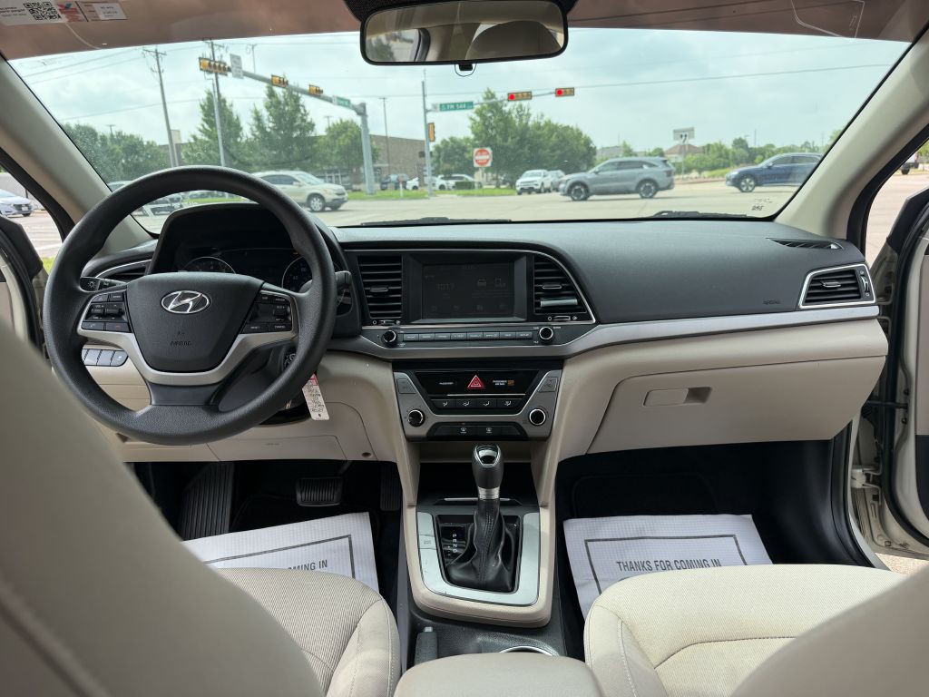 2017 Hyundai Elantra Image 17