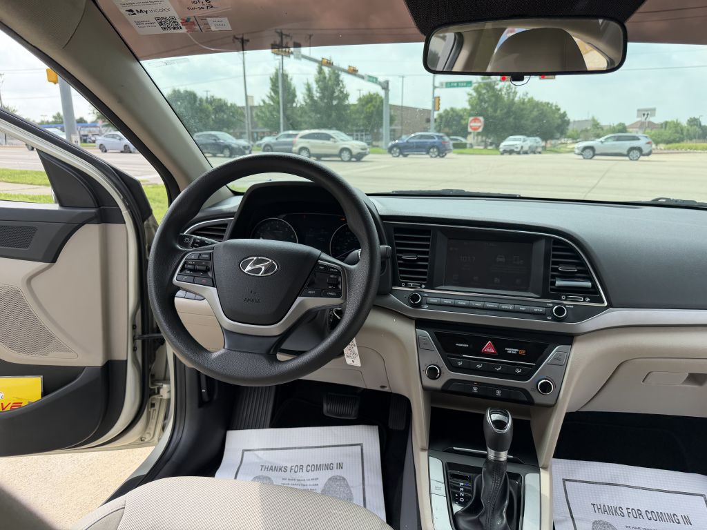 2017 Hyundai Elantra Image 18
