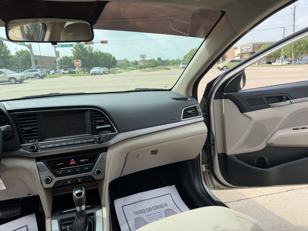 2017 Hyundai Elantra Image 19
