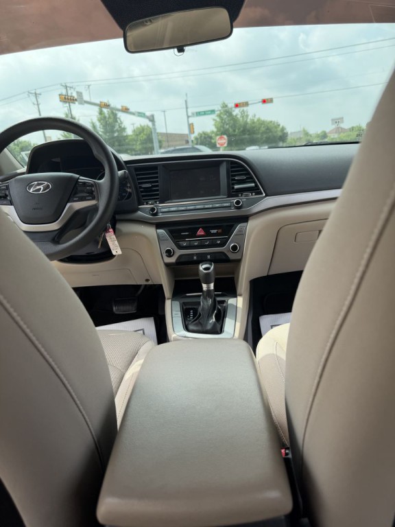 2017 Hyundai Elantra Image 20