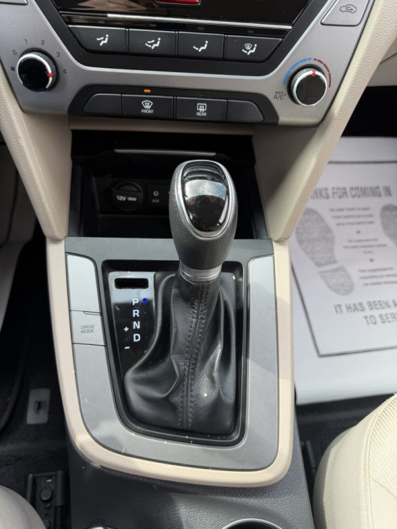 2017 Hyundai Elantra Image 30
