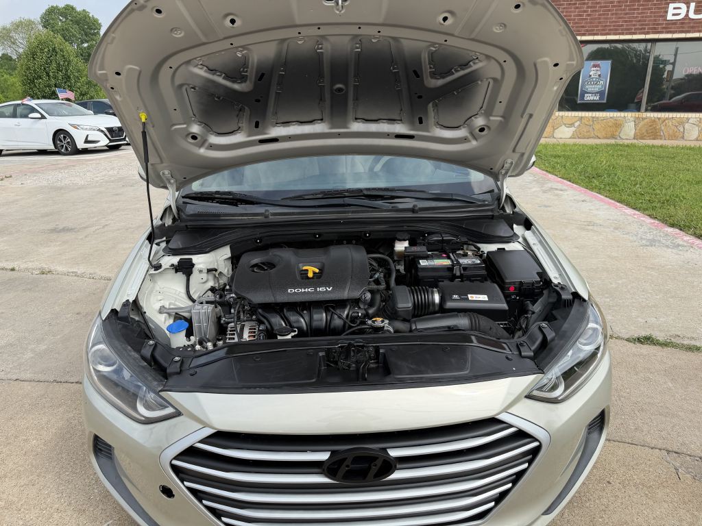 2017 Hyundai Elantra Image 32