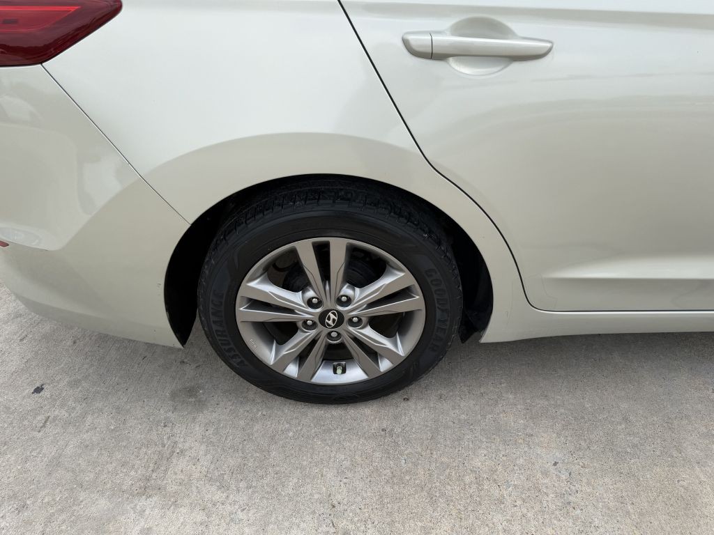 2017 Hyundai Elantra Image 33