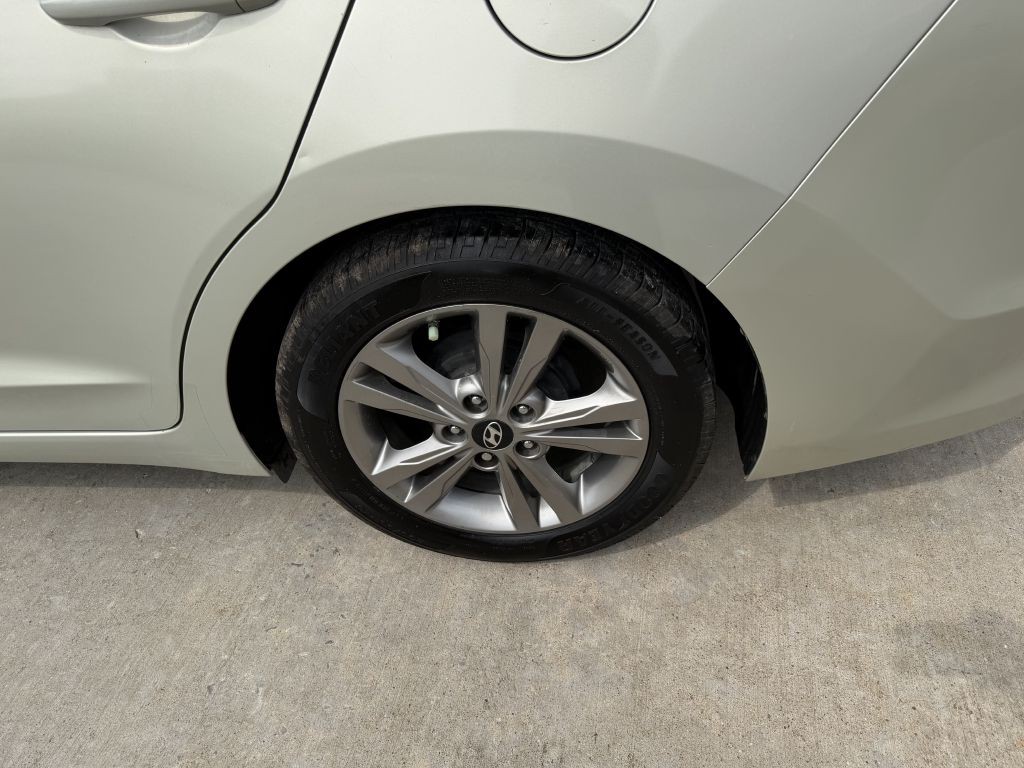 2017 Hyundai Elantra Image 34