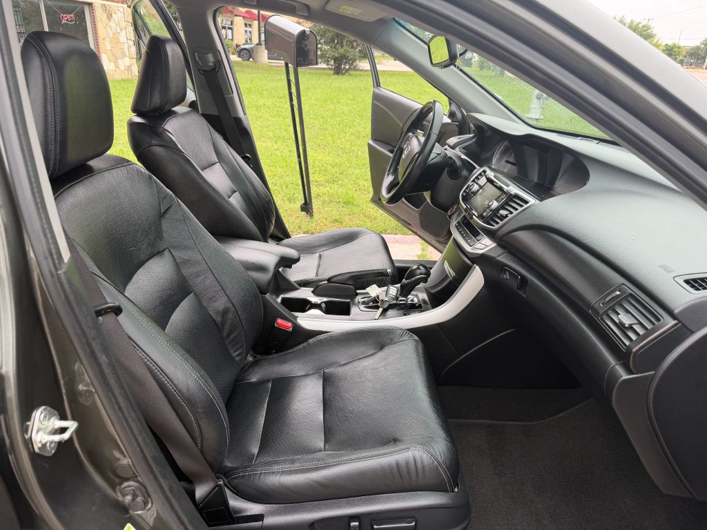 2013 Honda Accord Image 18