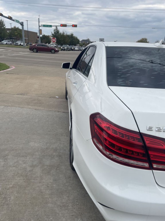 2016 Mercedes-Benz E-Class Image 11