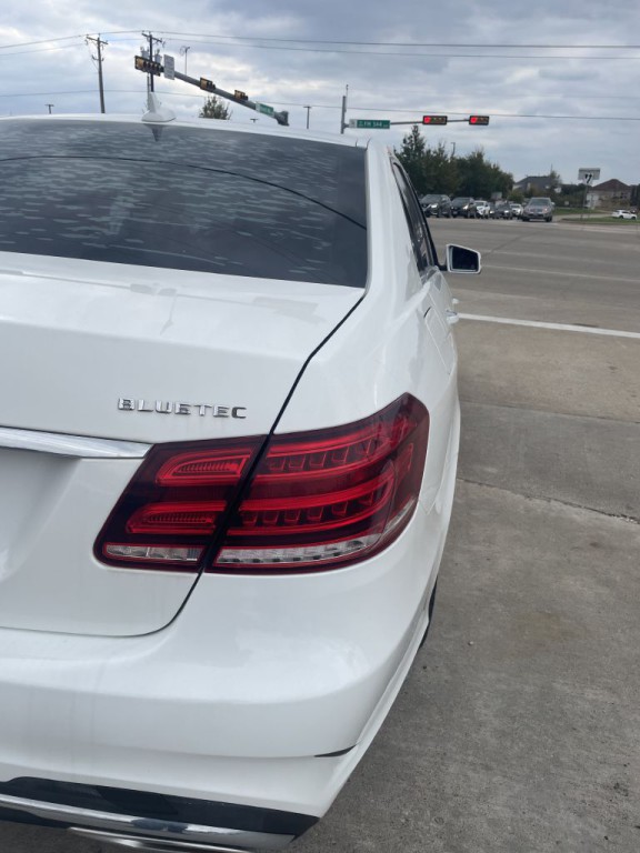 2016 Mercedes-Benz E-Class Image 12