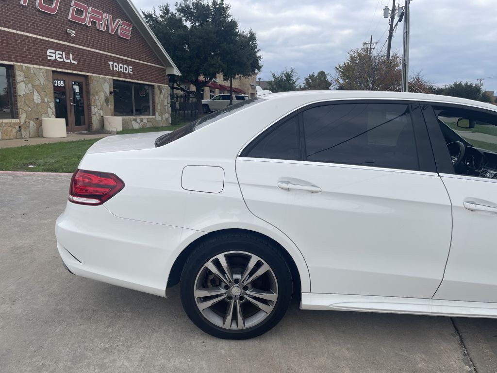 2016 Mercedes-Benz E-Class Image 16