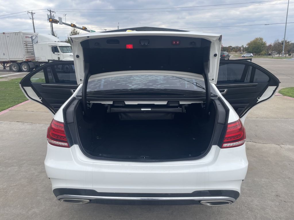 2016 Mercedes-Benz E-Class Image 19