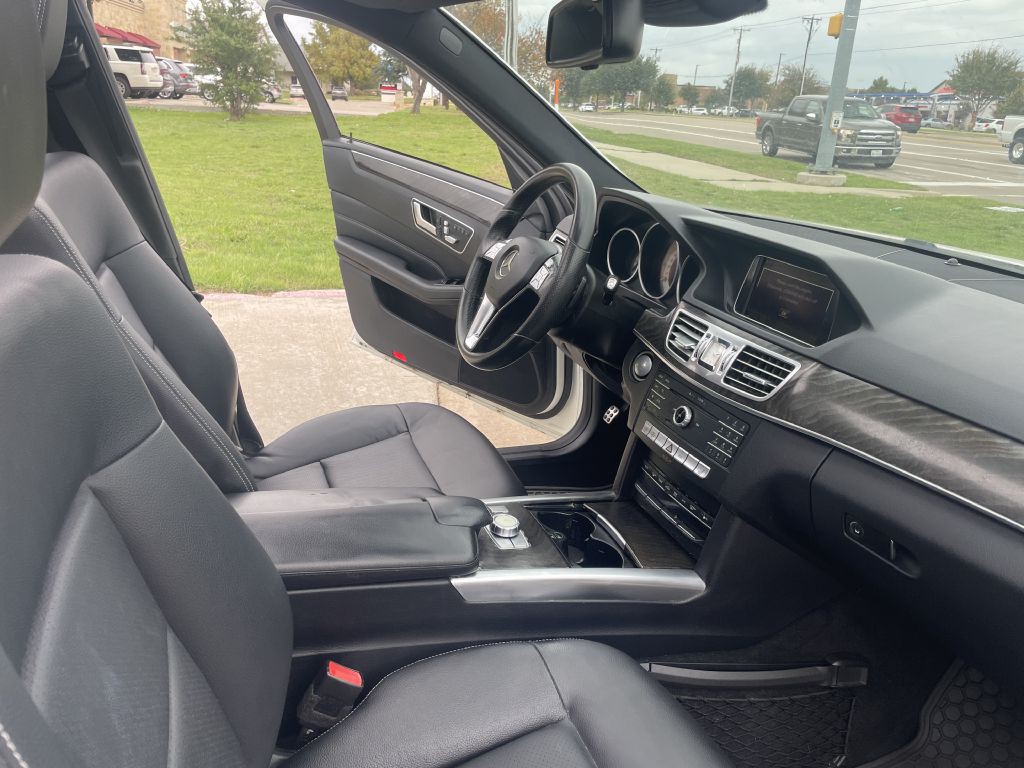 2016 Mercedes-Benz E-Class Image 24