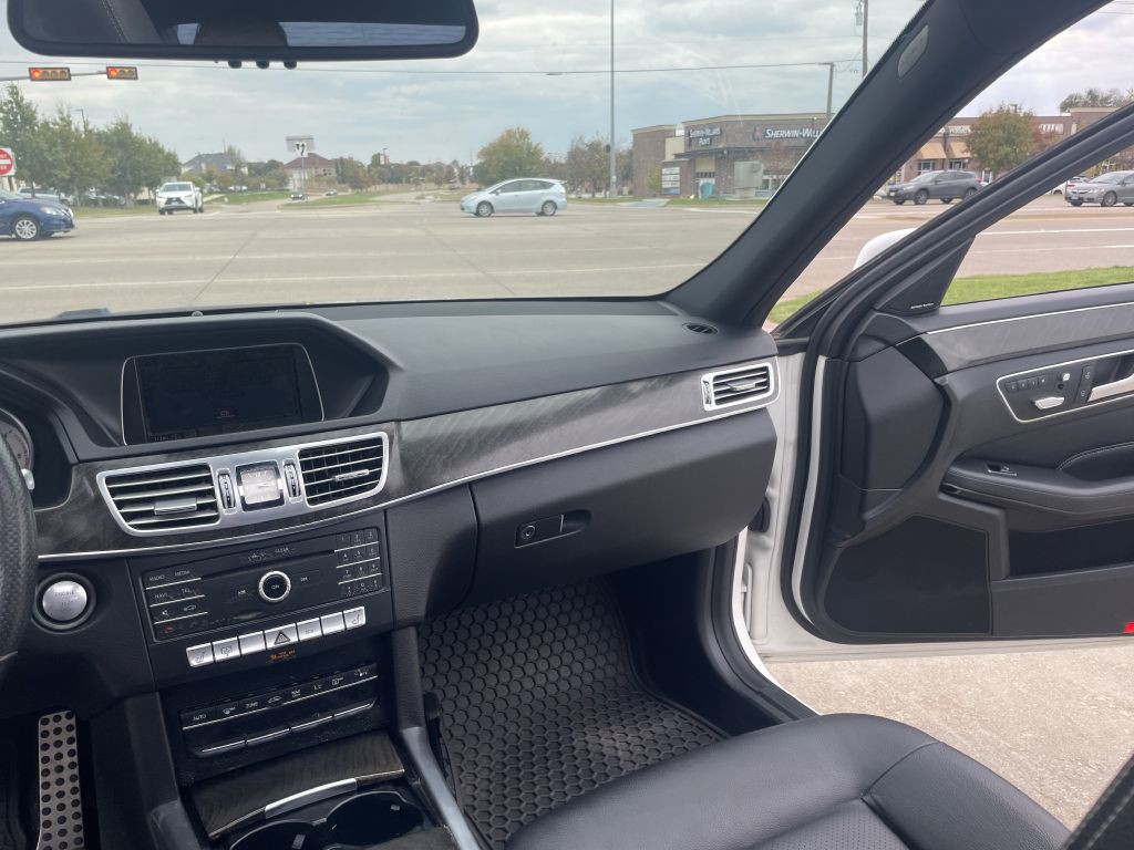 2016 Mercedes-Benz E-Class Image 30