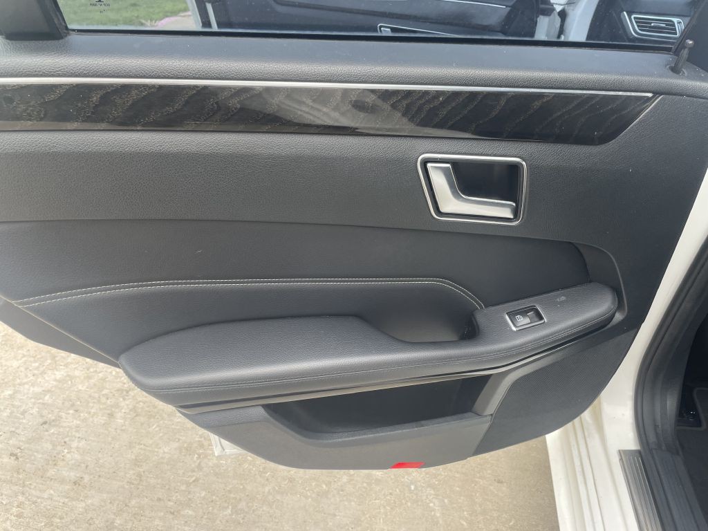 2016 Mercedes-Benz E-Class Image 34