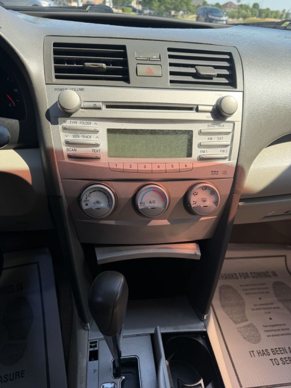 2011 Toyota Camry Image 19