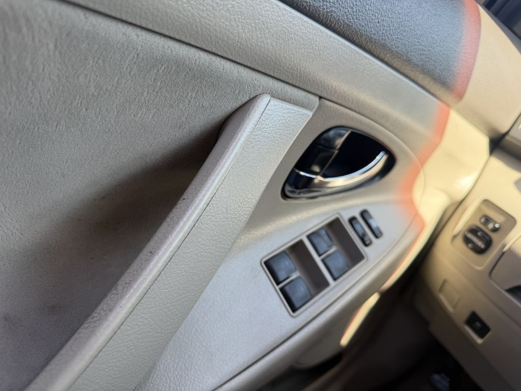 2011 Toyota Camry Image 23