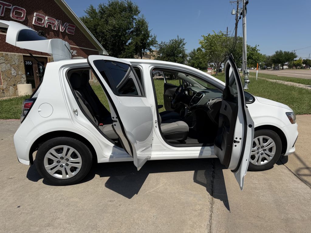2020 Chevrolet Sonic Image 13