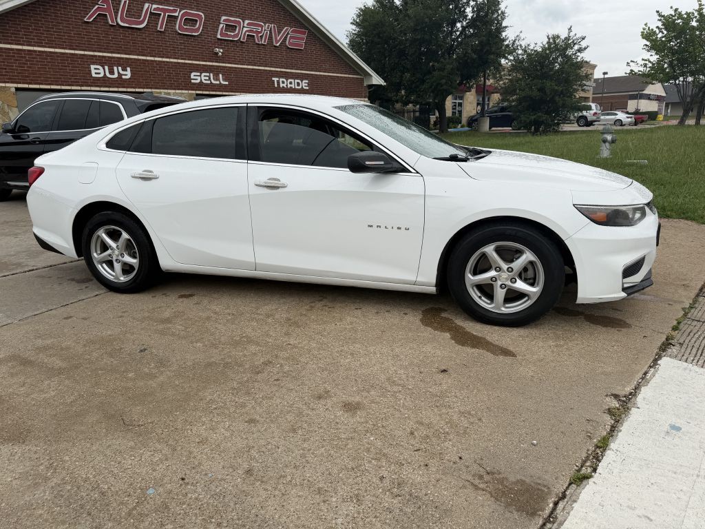 2016 Chevrolet Malibu Image 2