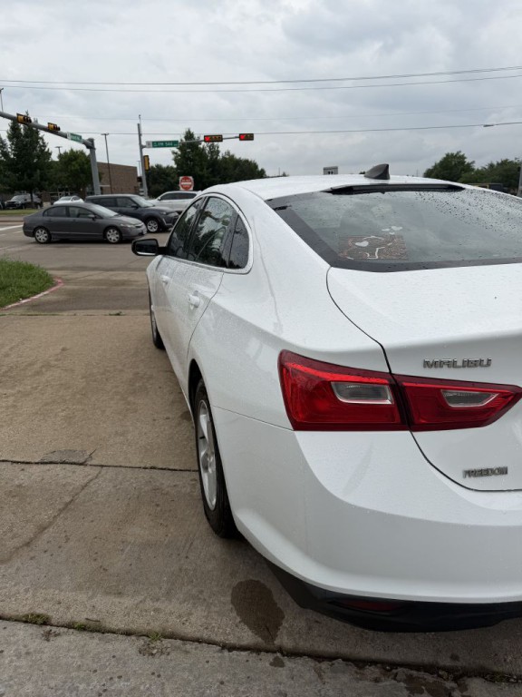 2016 Chevrolet Malibu Image 10