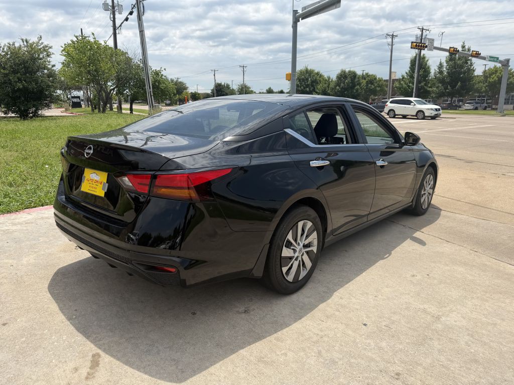 2024 Nissan Altima Image 7