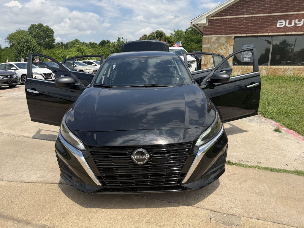 2024 Nissan Altima Image 12