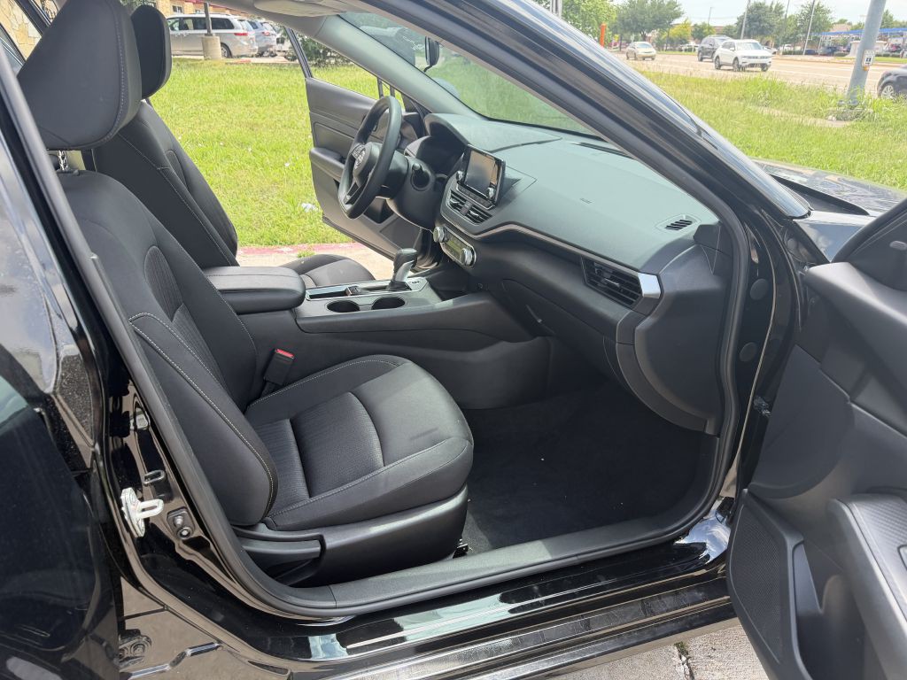 2024 Nissan Altima Image 16