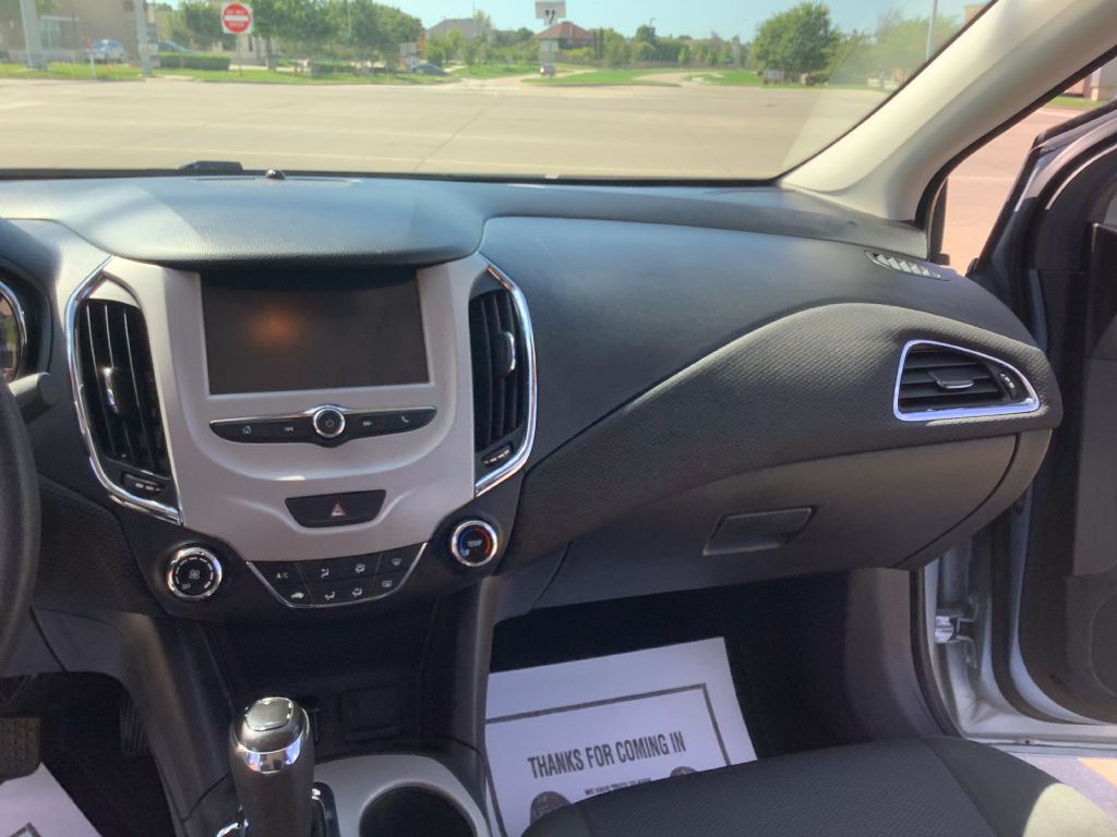 2017 Chevrolet Cruze Image 28