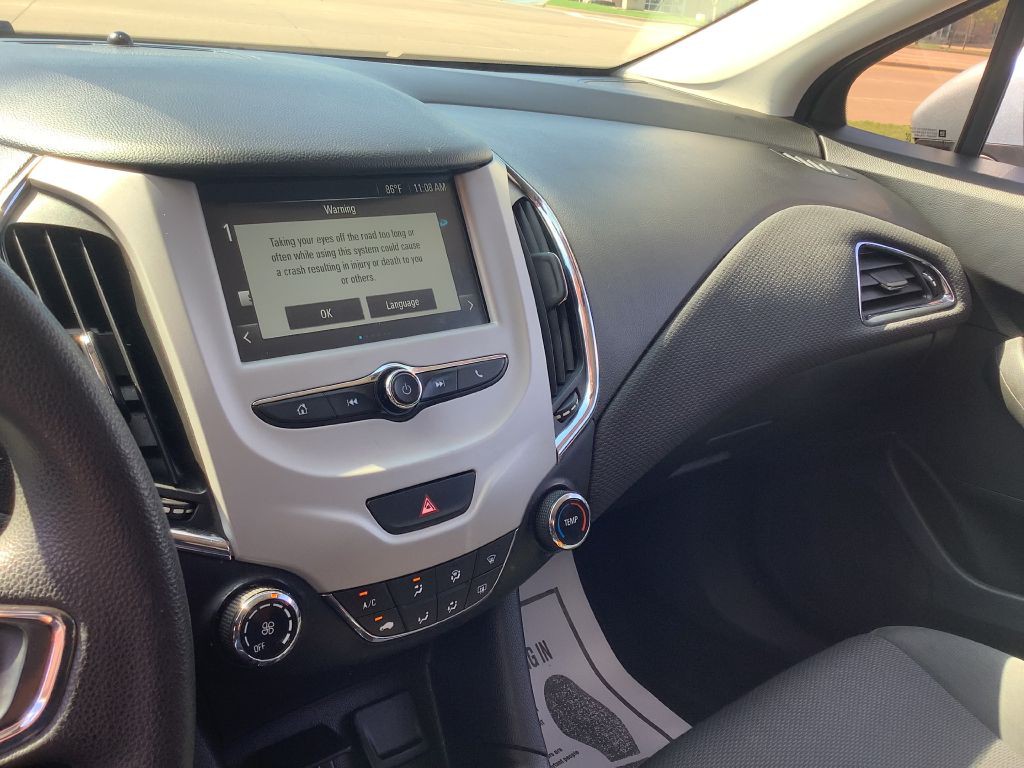 2017 Chevrolet Cruze Image 38
