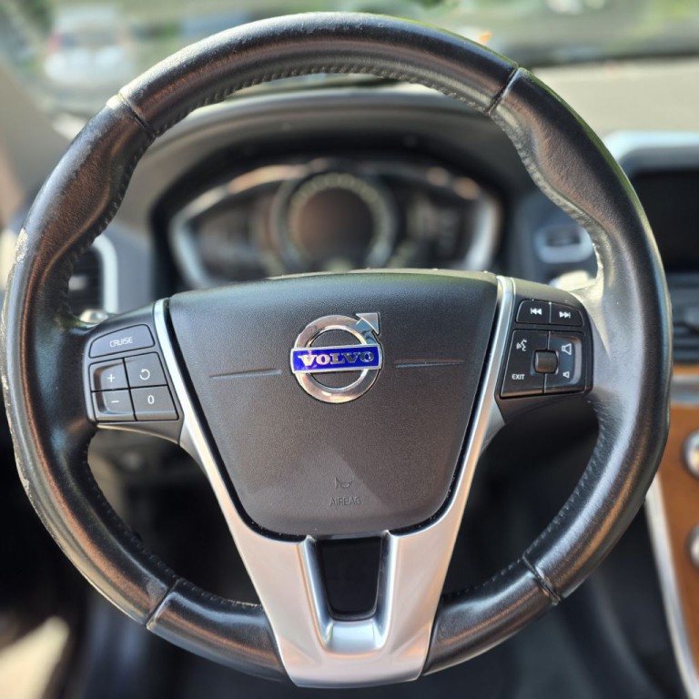 2017 Volvo XC60 Image 9