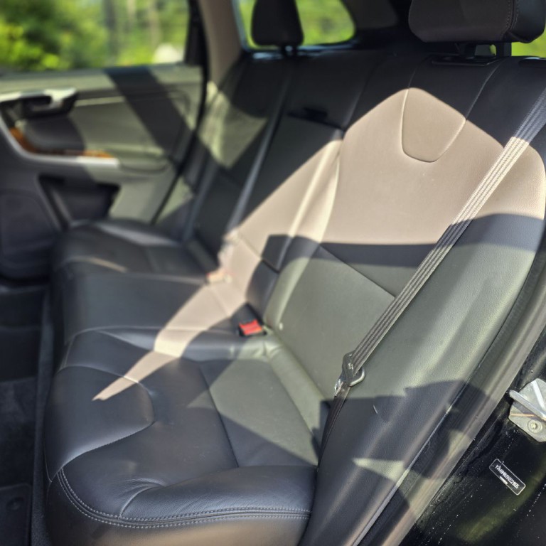 2017 Volvo XC60 Image 12