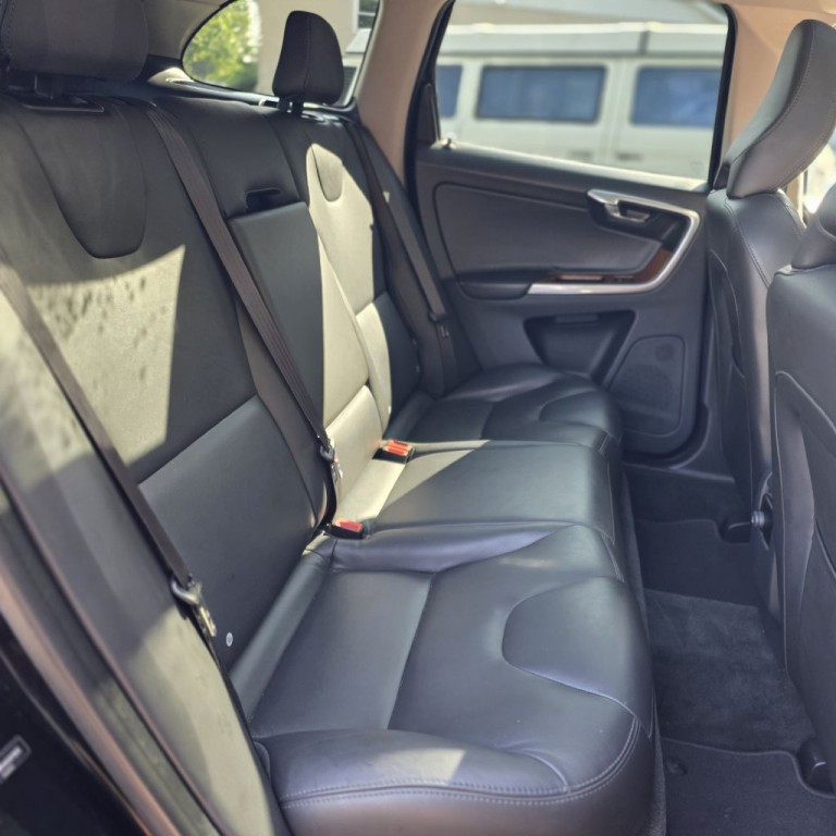 2017 Volvo XC60 Image 14