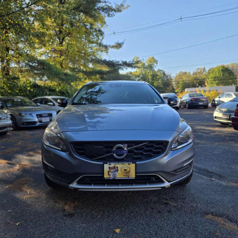 2018 Volvo V60 Image 2