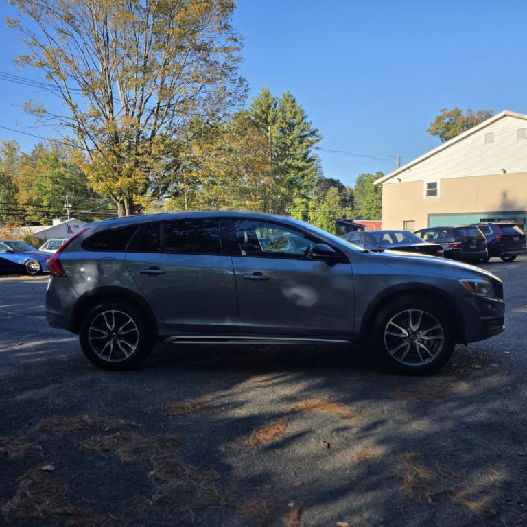 2018 Volvo V60 Image 4