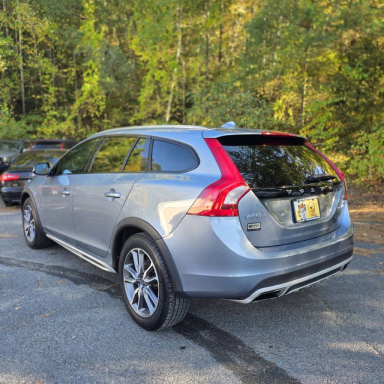 2018 Volvo V60 Image 6